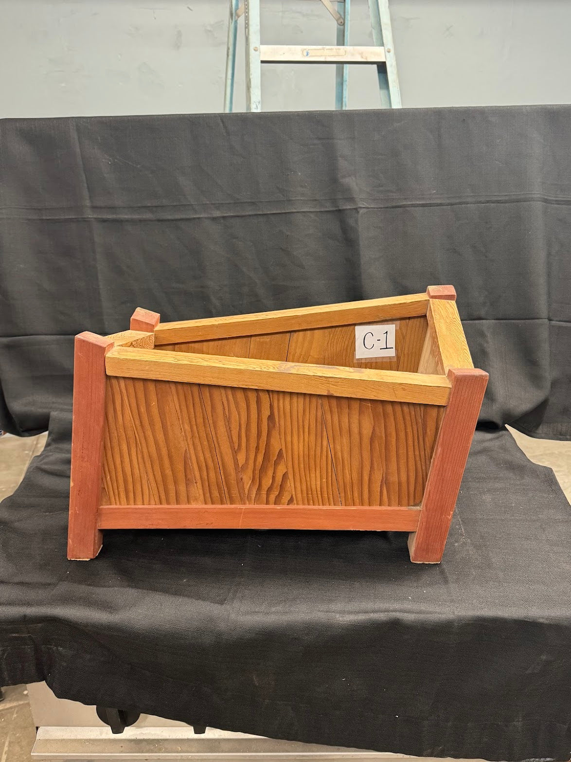 Hunch Back Planter C-1