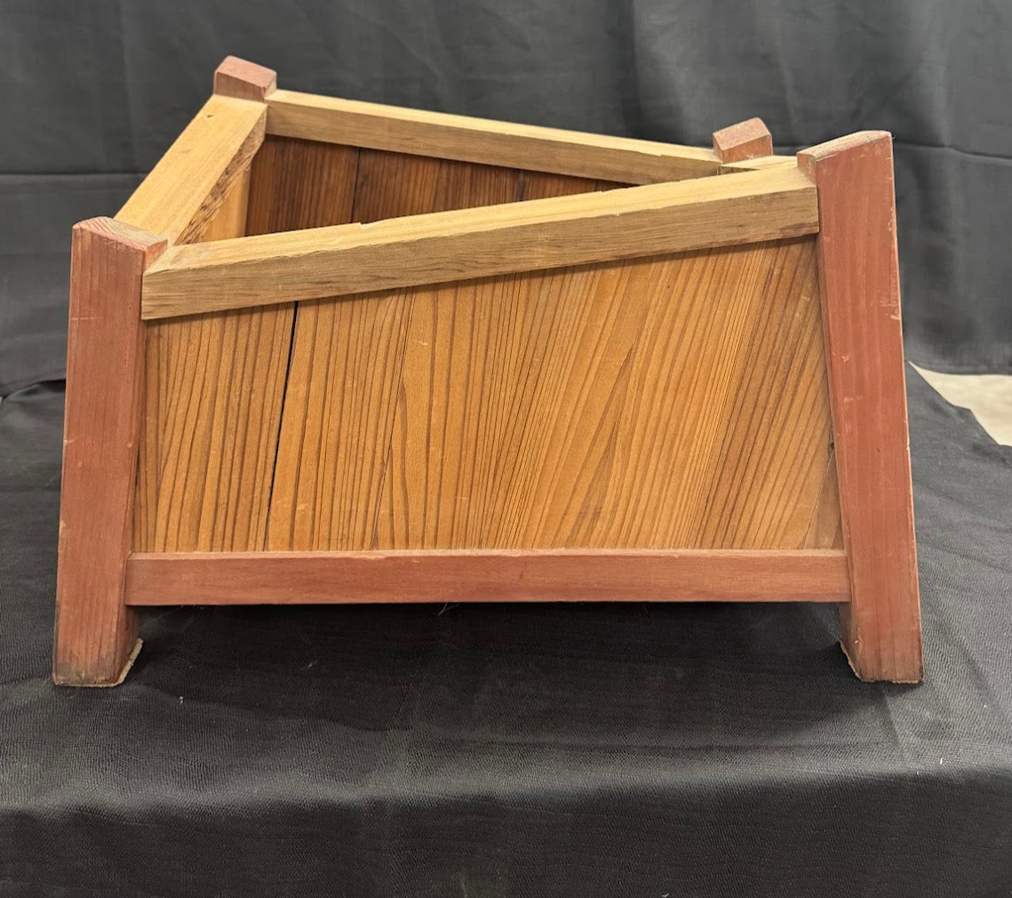 Push Me Pull Me Planter C-3